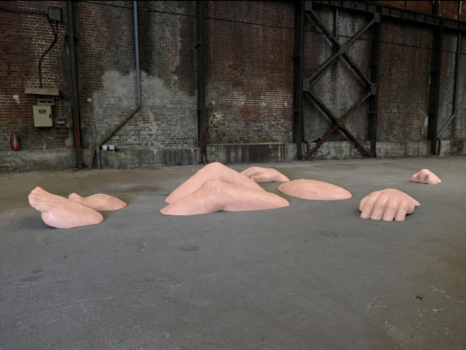 installation in situ / Emilie Faïf / corps / TFAM / Taipei / fiber art / body sculpture / papier maché